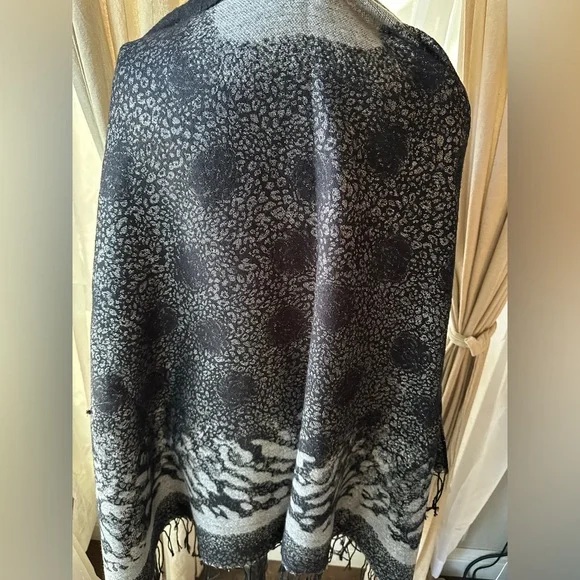 Gray and Black Animal Print Shawl - reversible with fringe hem - Picture 9 of 9